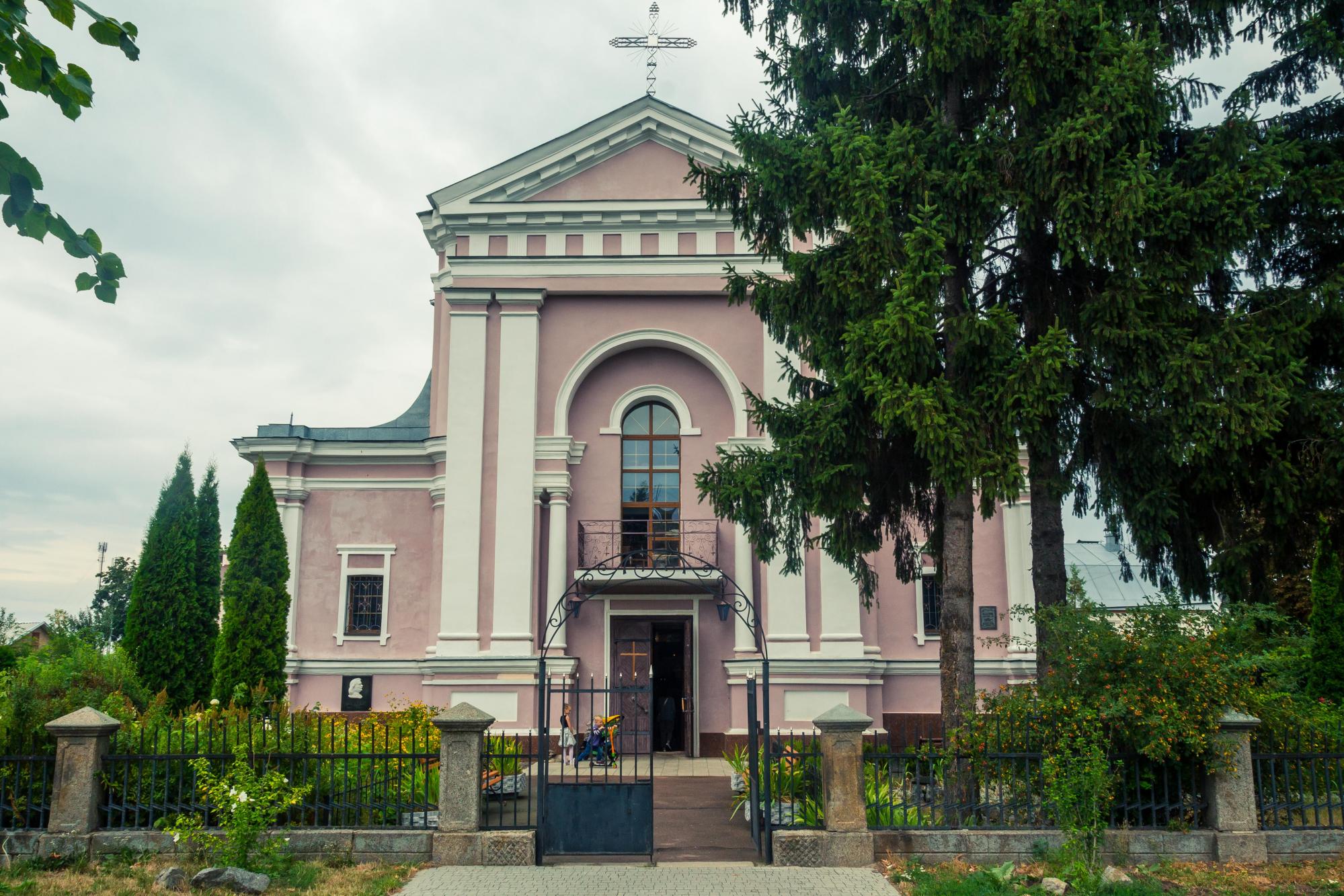 Домик рыбака и старинные усадьбы: лучшие маршруты поездок по Украине для летнего уикенда